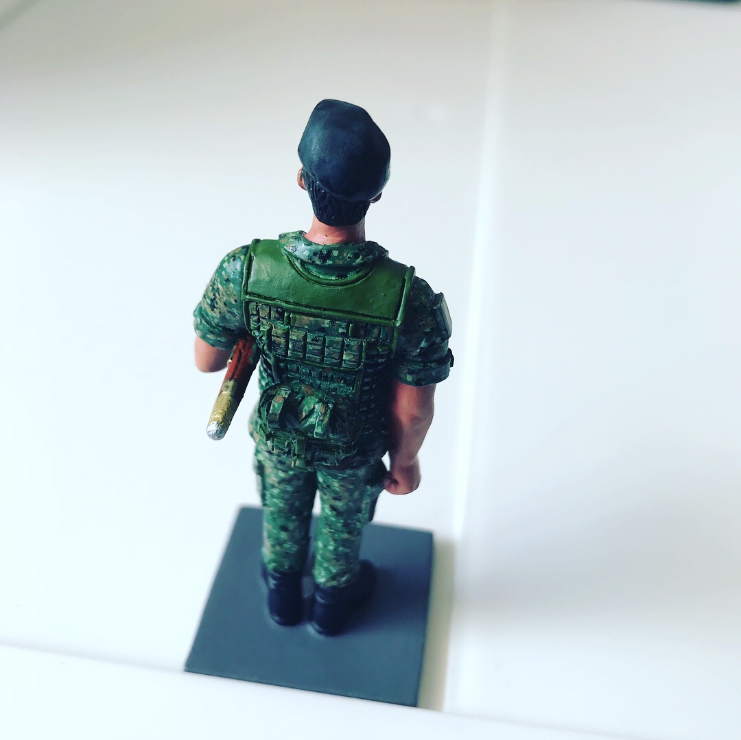 Parade-RSM-figurine-in-blue-beret-back