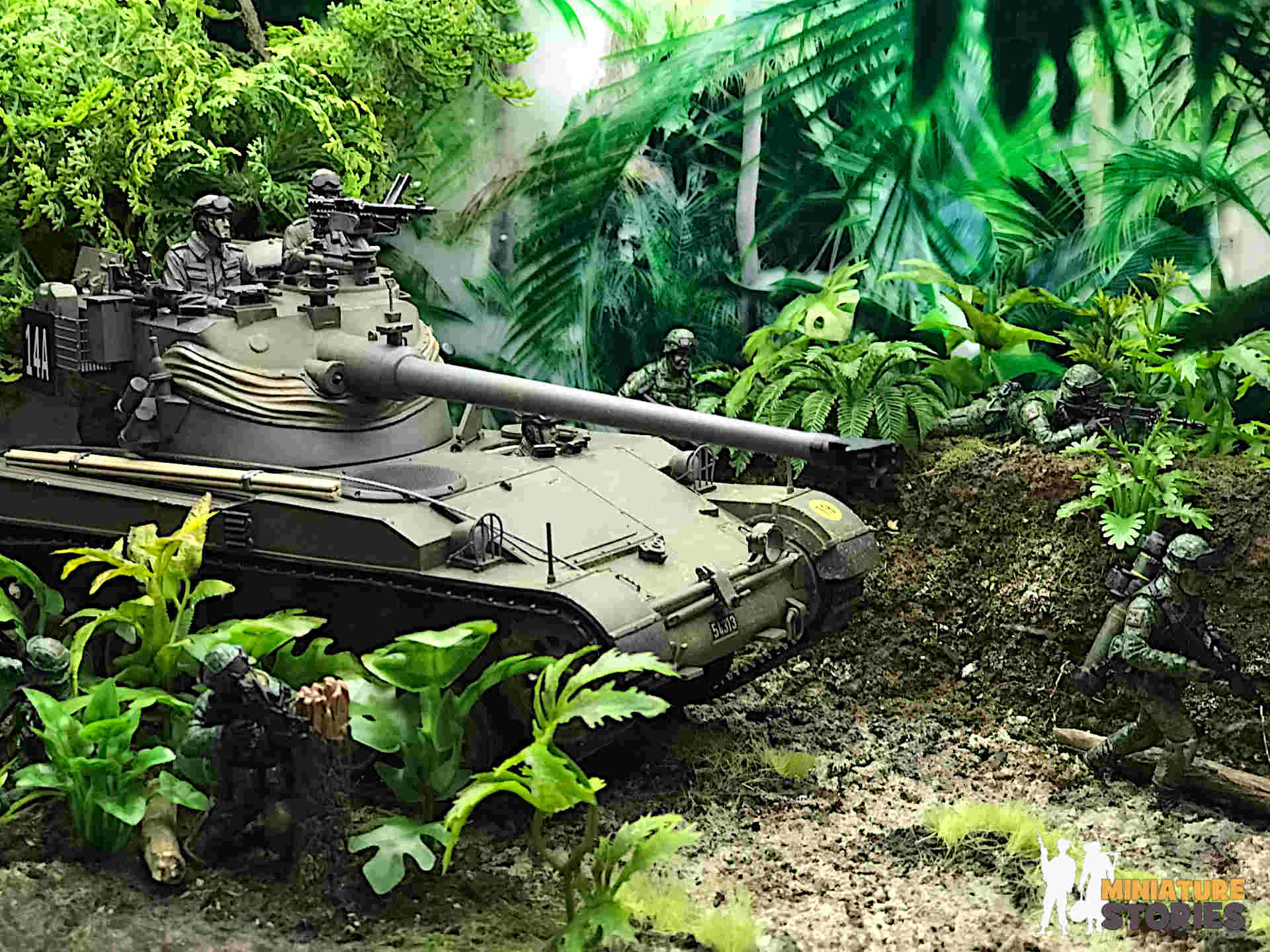 AMX-13 SM1 Tank Jungle Diorama with 47cm Acrylic Case with LED Lights