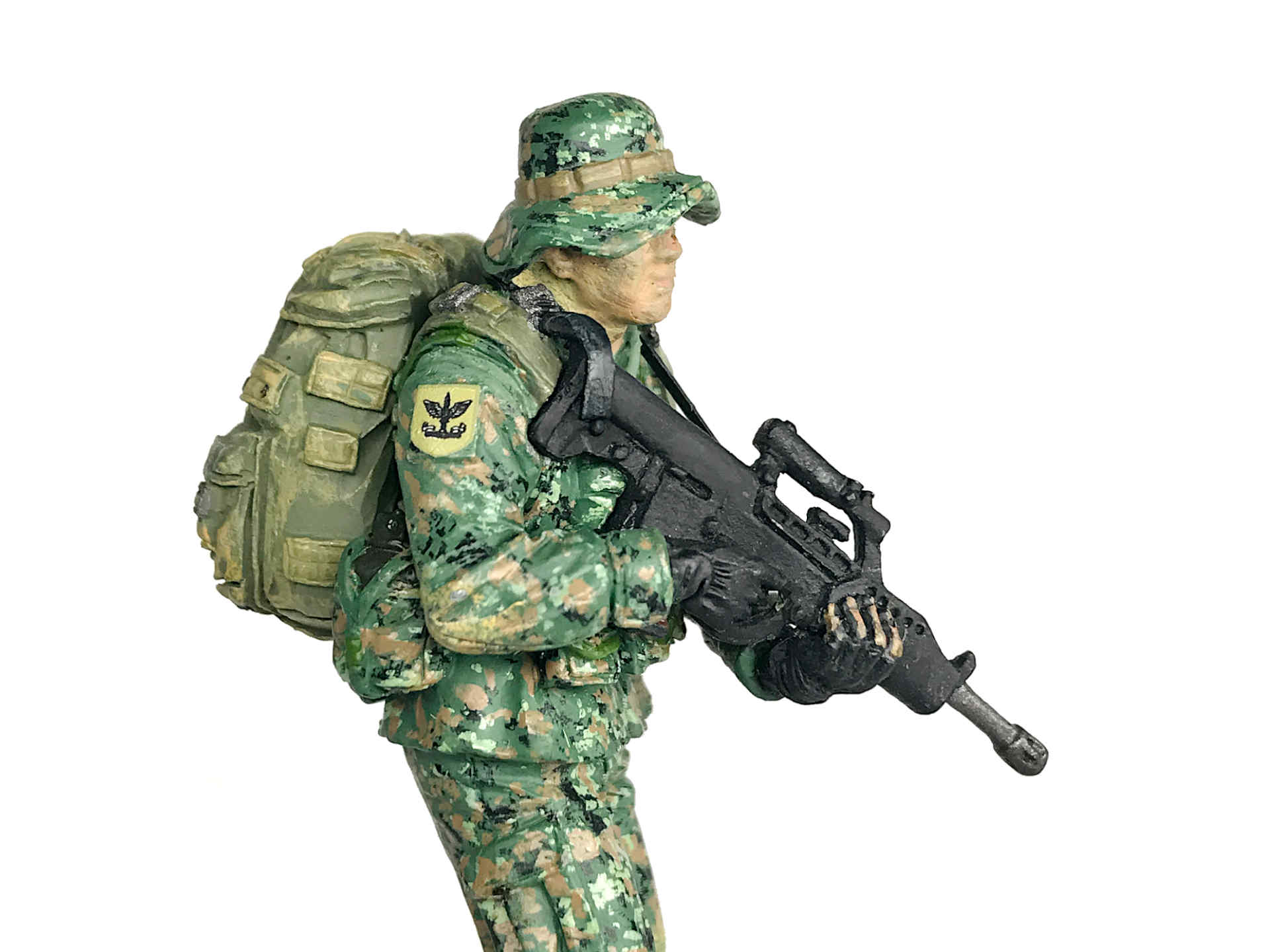 Hand-painted metal 60mm 1/26 or 1/30 scale Singapore Army SAF Army soldier miniature collectible figurine / souvenir of recce scout trooper in jungle hat. For collectors and gifts representing Singapore National Service (NS), Guards or Commandos. Singapore Army miniature Recce Scout Trooper Figurine (cover)