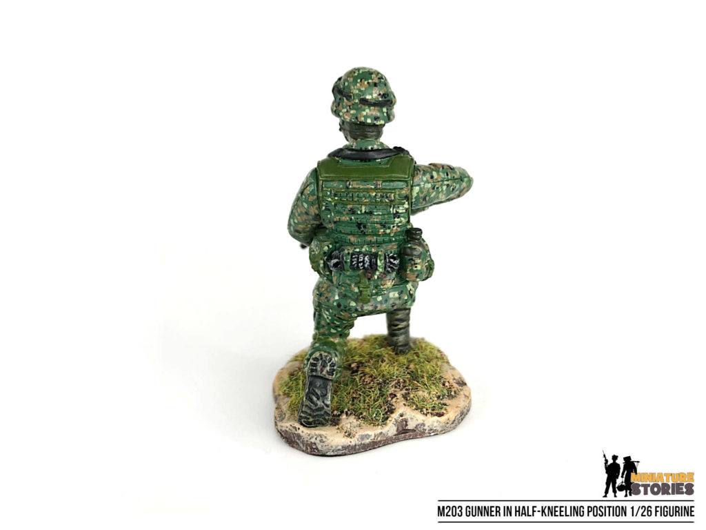 m203-gunner-in-half-kneeling-position-sa003-miniature-stories
