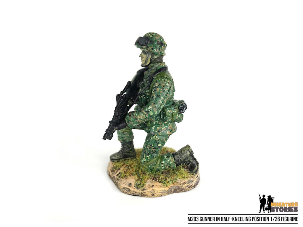 m203-gunner-in-half-kneeling-position-sa003-miniature-stories