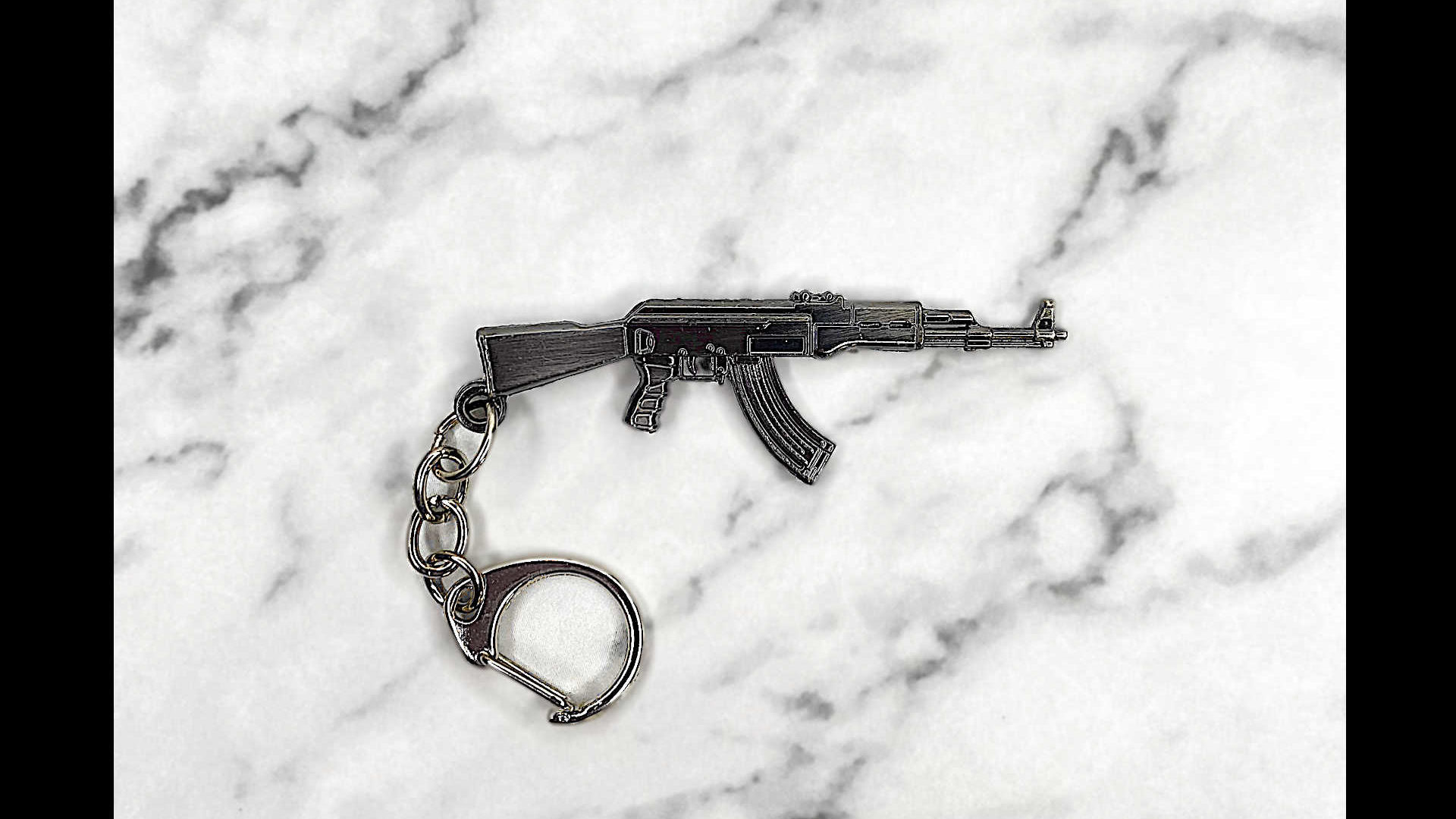 AK-47 Kalashnikov Rifle Keychain made of zinc alloy - Miniature Stories