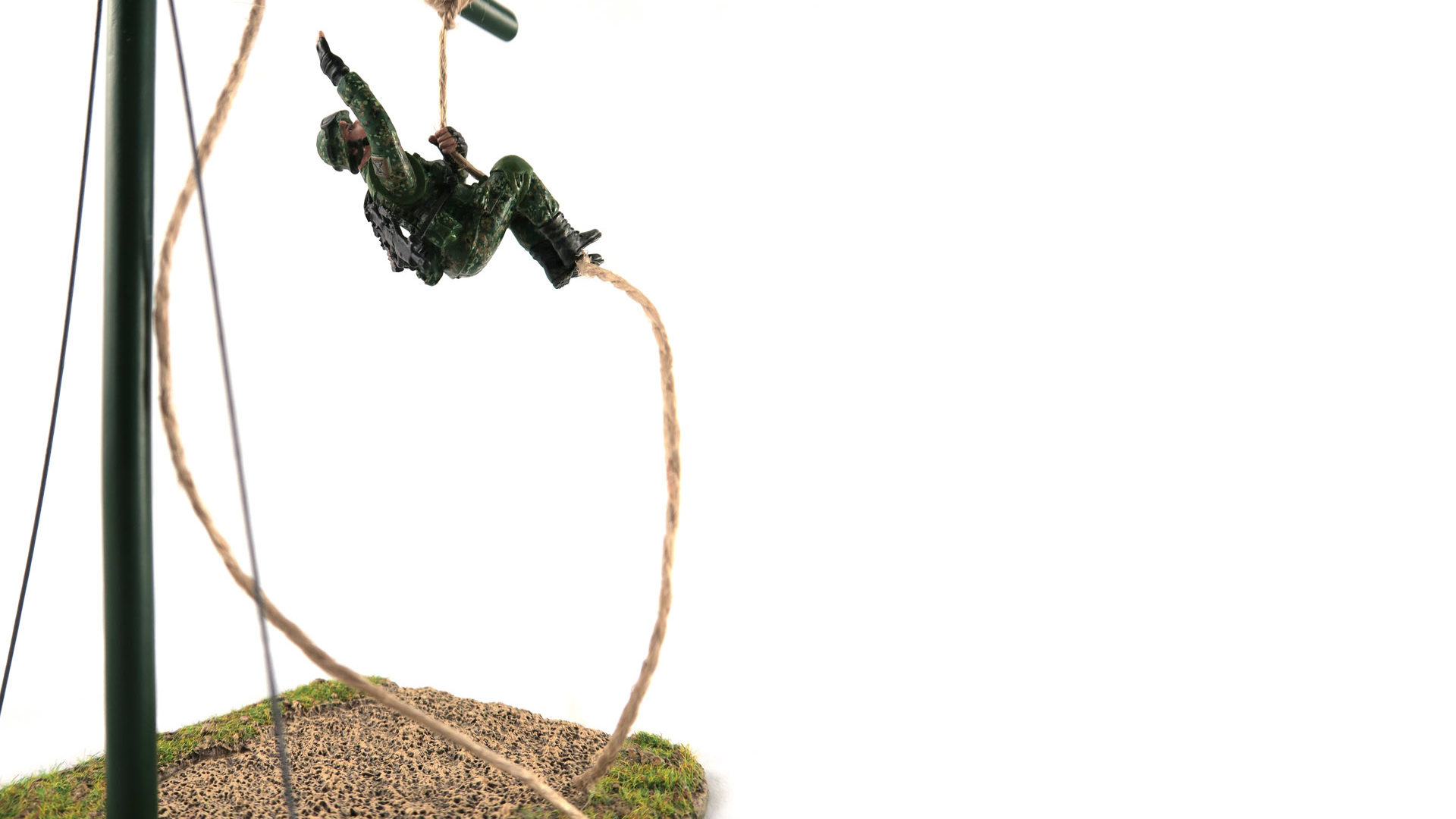 SAF Singapore Soldier Figurine on SOC Low Rope - Miniature Stories